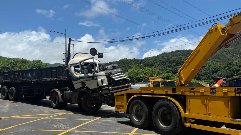 事故車輛目前都已運離現場。（圖／沈建邦攝）
