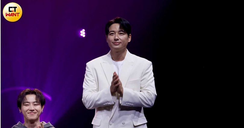 李志勳提醒記者只上傳美照。(圖/侯世駿攝)