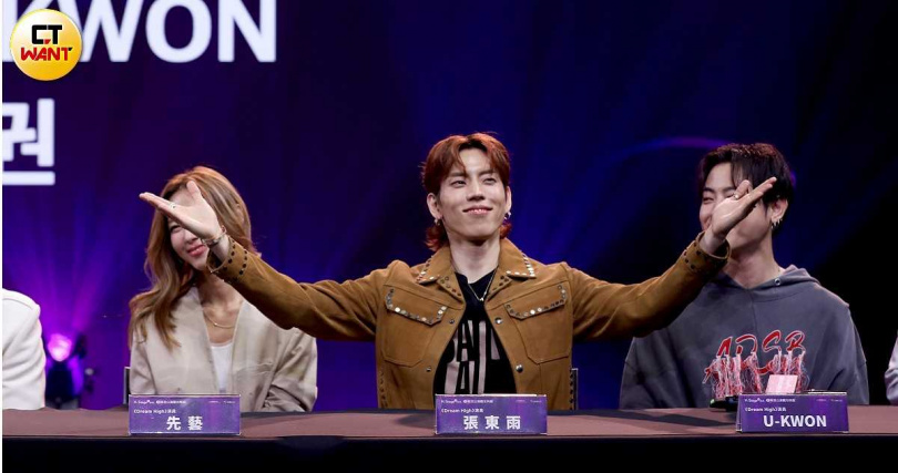 對台灣如數家珍的張東雨,昨帶大家去吃火鍋。(圖/侯世駿攝)