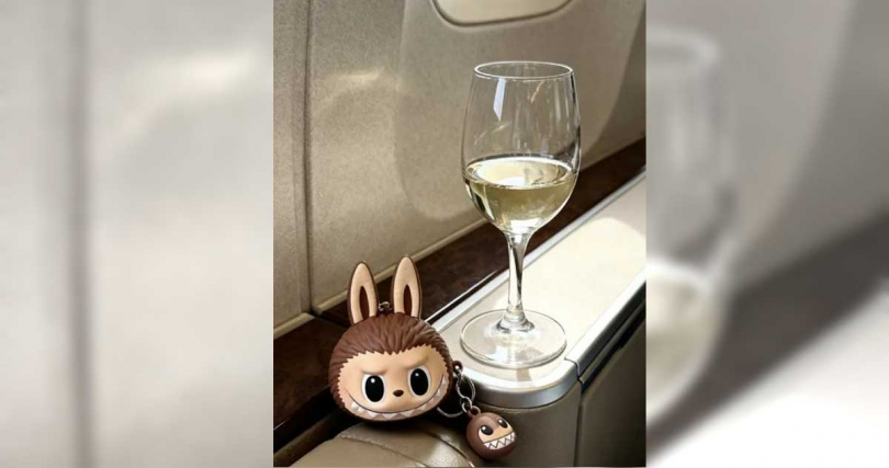 花小錢買頭等艙照片。（圖／翻攝藍鯨新聞）