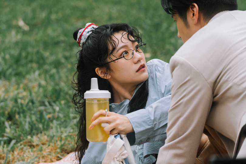 《就算一個人也可以好好的吃飯2》李玲葦（左）即將與胡宇威相遇。（圖片提供：公視+）（圖／公視+）