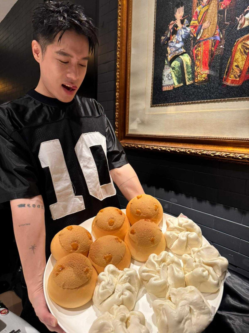 周湯豪廣州開唱，特別品嚐心心念念的道地粵式點心。（圖／環球音樂提供）