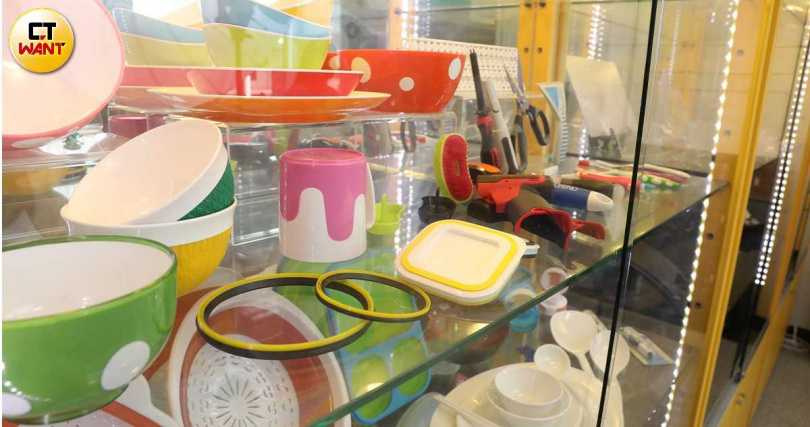 富強鑫的設備所生產的產品應用範圍廣泛，從汽機車零件到民生用品，皆可出自他們的塑膠射出機。（圖／CTWANT資料室）