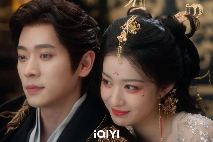 《成何體統》王楚然（右）、丞磊戲裡戲外CP感十足。（圖／iQIYI愛奇藝國際版）