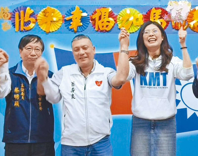 國民黨整合出在地醫師翁壽良（圖中）代表國民黨出戰藍白整合民調。（圖／報系資料照）