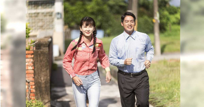 許孟哲(右)在劇中《火車來去》對安心亞(左)一片癡心。(圖/Hami Video提供)