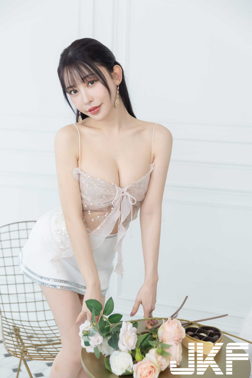 曾有台粉穿西裝到成人展跟她求婚，讓七瀨愛麗絲開心又害羞。（圖／JKF提供）