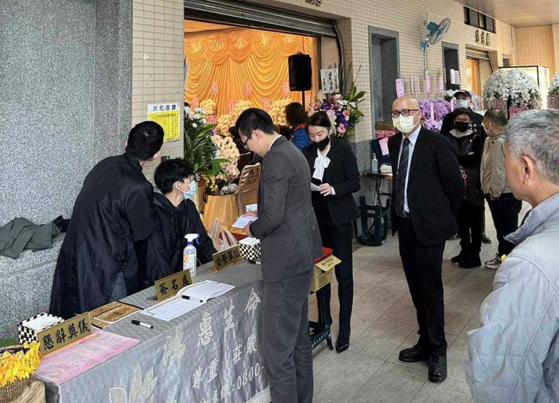 雙北殯葬案件近年明顯增加，導致殯葬案件外溢至基隆市殯葬管理所，但也壓縮到基隆民眾的使用權，民代要求市府改善。基市府表示，今年預計增設24屜冰櫃，可緩解需求。（圖／中國時報徐佑昇攝）