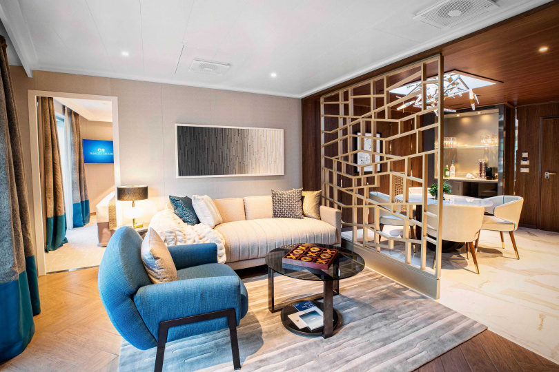 「星空套房艙」的奢華起居空間最多可容納5位賓客入住，並設有多種娛樂設施。（圖／公主遊輪提供）