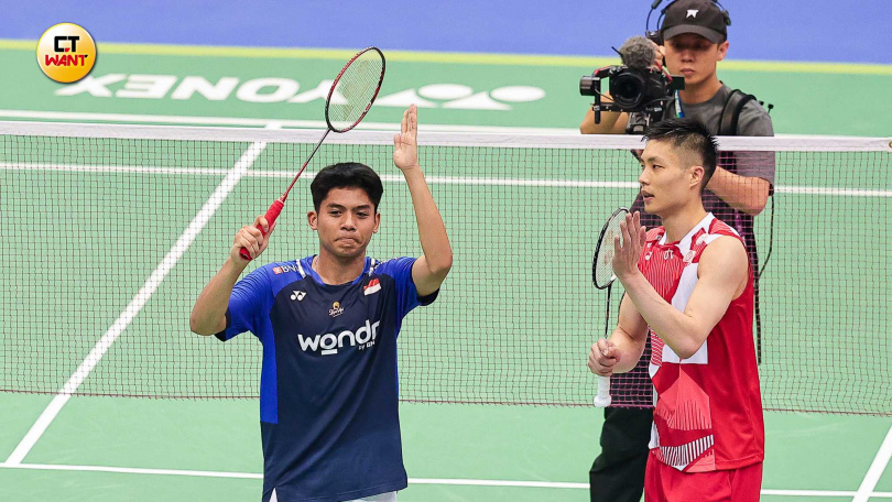 賽後周天成對烏拜迪拉的精彩表現給予掌聲。（圖／李宗明攝）