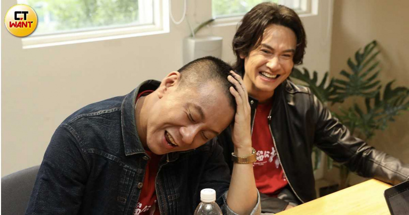 朱栢康（左）先前曾停工1年多，笑說休息期間花光了存款。（圖／侯世駿攝）