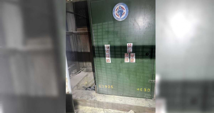 彰化一名59歲徐姓男子因缺錢花用，突發奇想欲偷剪電纜線賣錢，怎料卻不慎剪到「1.1萬伏特高壓電線」險些電死自己，也害得中正路上整條街大停電。（圖／警方提供）