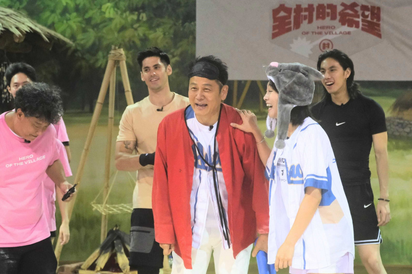 66歲徐乃麟操到氣喘吁吁、狂冒冷汗。(圖/東森綜合台提供)