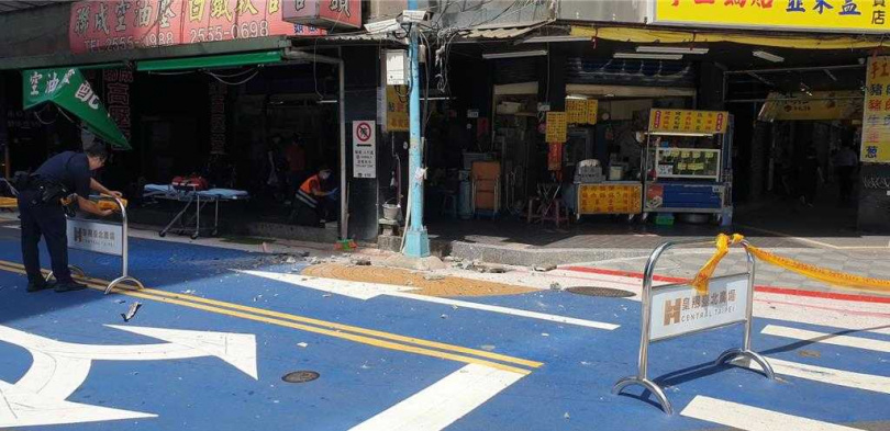 台北市大同區華陰街一棟12層樓住宅大樓,2日發生外牆磁磚掉落意外。(圖/翻攝畫面)