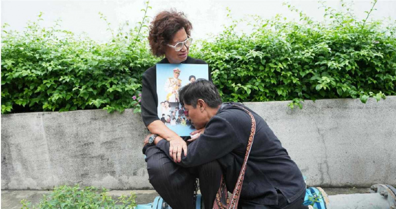 泰王室發布王太后病逝公告,泰王下令全國公務員服喪一年。