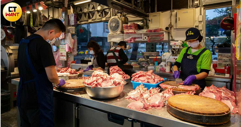 北市南門市場好吃的溫體豬肉在節慶時常大排長龍，如今全台禁宰令一下也難逃衝擊，全台溫體豬市能否恢復往日榮景？各界關注。圖非指涉特定店家。（圖／CTWANT攝影組）