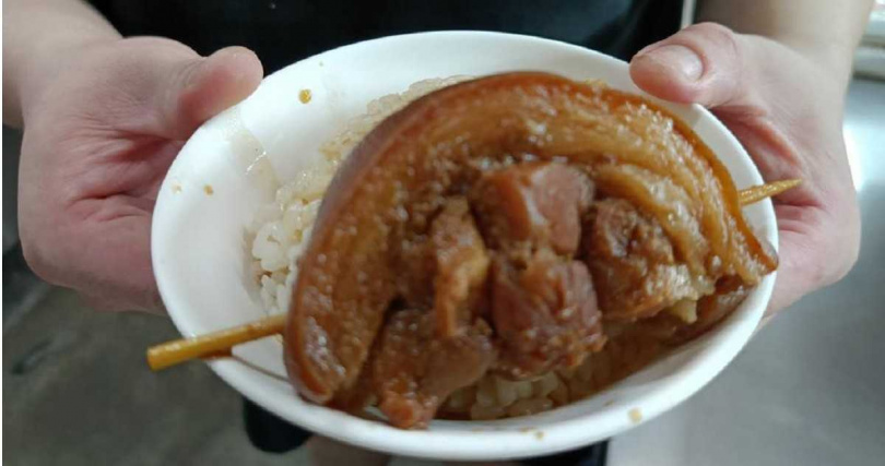 店家為因應爌肉飯回歸首日人潮，特地提前備貨兩成，全力供應熟悉好味道。（圖／報系資料照）