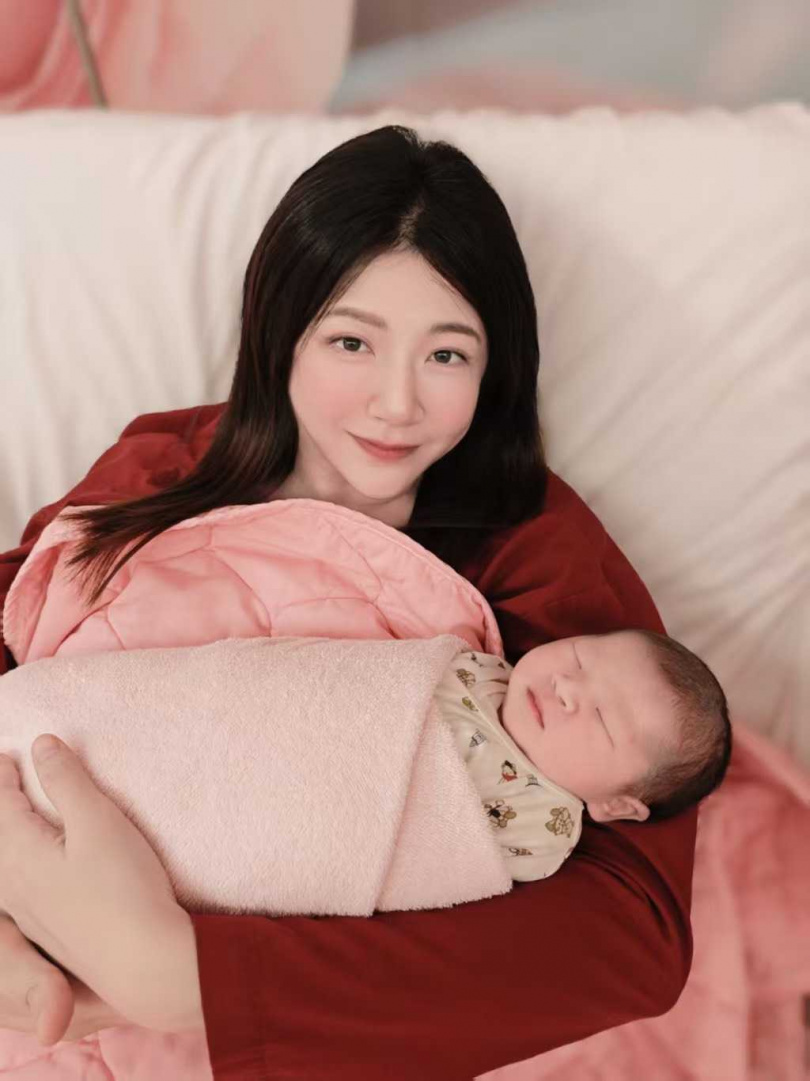 隨著女兒誕生，鄭亦真母性爆發，一切都會想以女兒為優先。（圖／中天新聞提供）