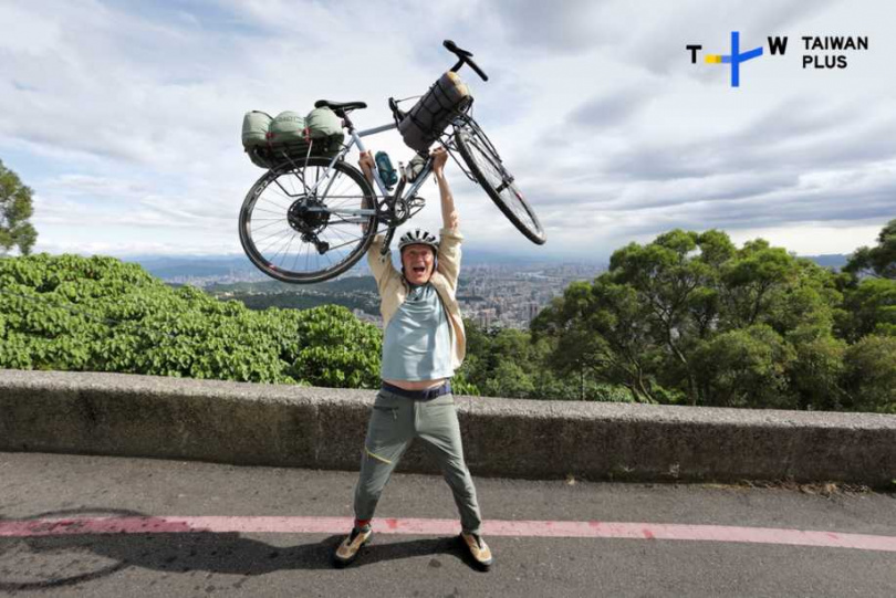 單車行腳遊記《The Bikeman in Taiwan》由資深導演尼爾斯歐勒拉斯穆森跨海來台主持。（圖／TaiwanPlus提供）