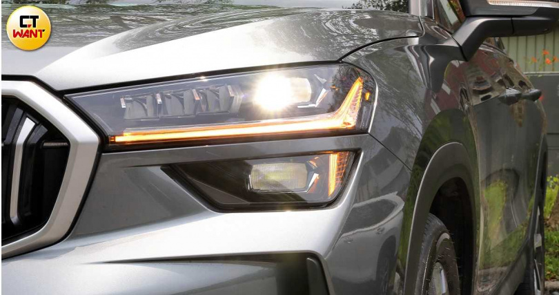 Kodiaq全車系皆標配高階的Matrix LED 2.0智慧複眼頭燈。（圖／方萬民攝）