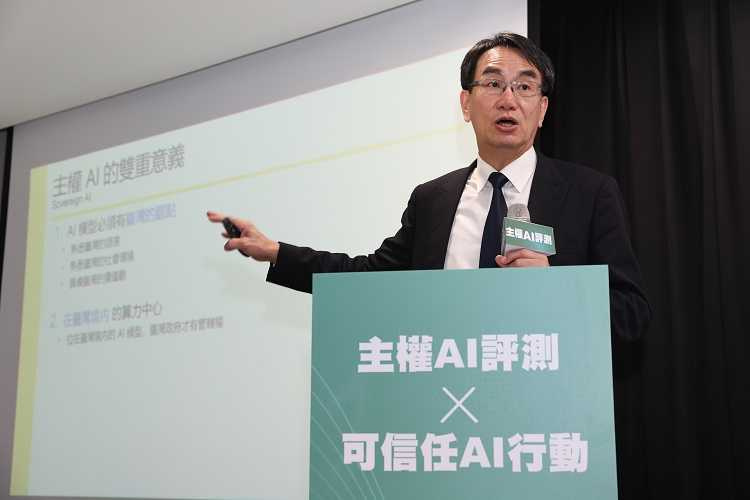 數發部林宜敬部長說明主權AI的重要意義。（圖片提供／數位發展部）