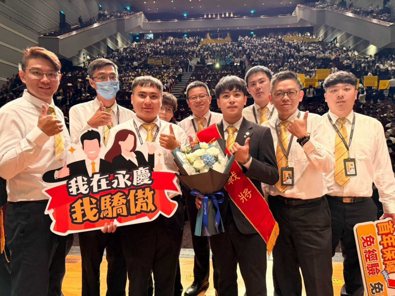 永慶房屋經紀人員鄭偉祥分享,公司重視團隊合作,夥伴彼此支援有默契、不用單打獨鬥。(圖片提供/永慶房屋)