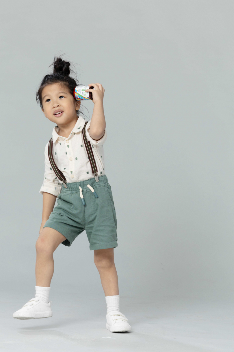 Travis廣告初登場表現亮眼。(圖/老行家8益菌)