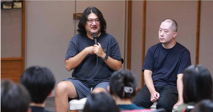 「台語台表演班」邀請導演孫介珩(左)與語言指導林良儒(右)分享自身創作經驗(圖/公視台語台提供)