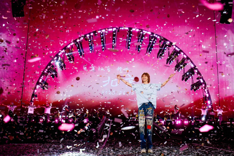 孫燕姿演唱北京限定曲目〈銀泰〉。（圖／Make Music提供）