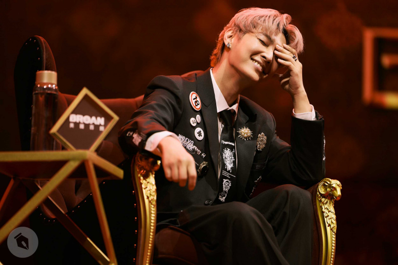 炎亞綸笑喊這是他人生第二後悔拍的影片。（圖／薩泰爾娛樂提供）