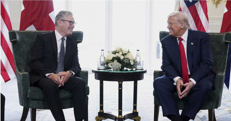 川普出席蘇格蘭坦伯利高球場活動,宣布對俄縮短停火期限,引發國際關注。