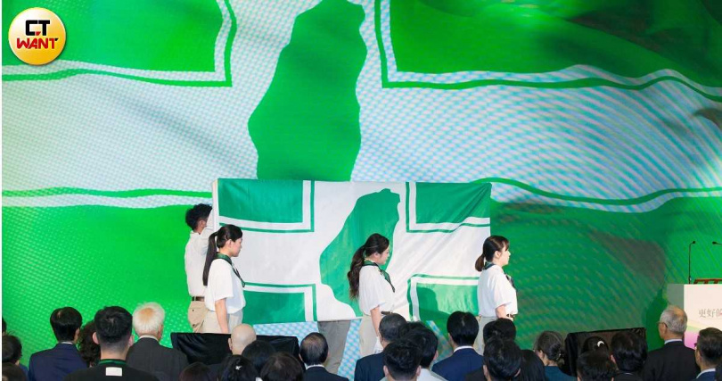 民進黨黨中央表示，已成立「雲嘉南地區災後復原支援聯繫平台」，並於本週六將前進台南等災區協助災民重建家園。（圖／黃威彬攝）