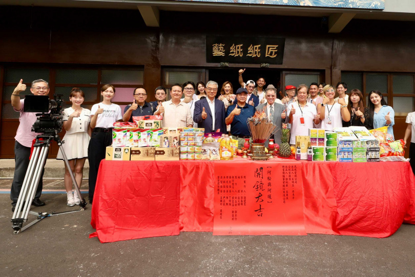 .民視與公視台語台《阿松與阿暖》網羅超強卡司，包括柯叔元、韓瑜、白家綺、黃西田、楊子儀、張睿家、林玟誼、姚黛瑋、民雄、鄧志鴻、張再興、唐振剛、柏妍樺、吳鈺萱、簡劭峰、張絡扉等人。（圖／民視提供）