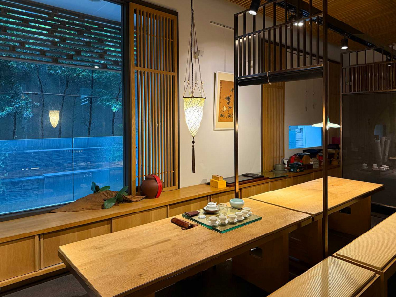 台北「梅門六調通」寬敞舒適的茶空間。(圖/吳德亮攝)