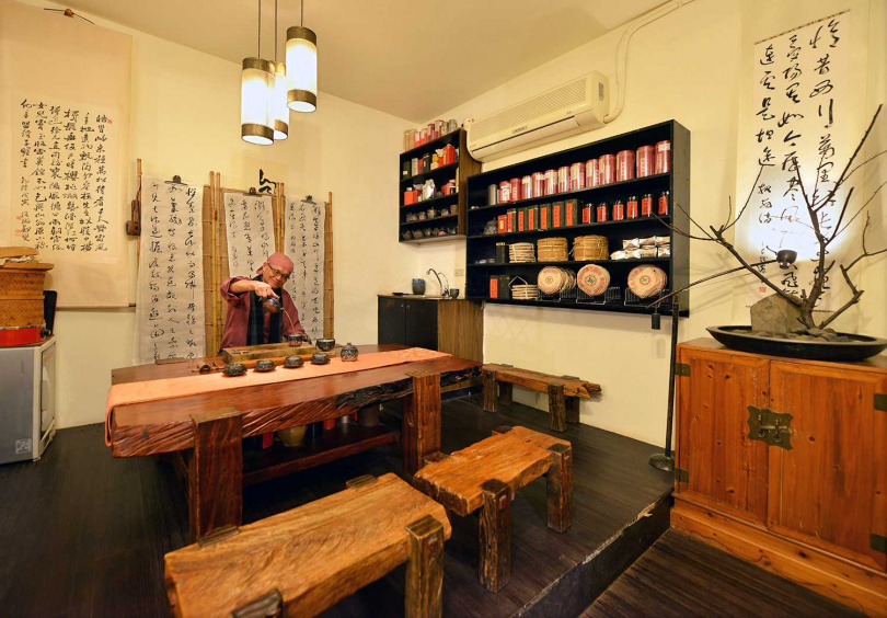 陶藝名家三古默農開設的「三古手感坊」自然少不了陶燒茶器。(圖/吳德亮攝)