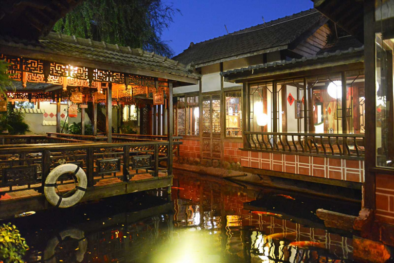 屹立中壢30年的友竹居大型園林茶館。(圖/吳德亮攝)