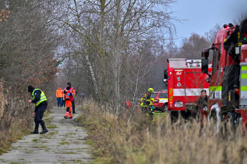 捷克布杰約維采地區21日清晨發生列車對撞事故，造成57人受傷，消防與醫療人員緊急搶救。