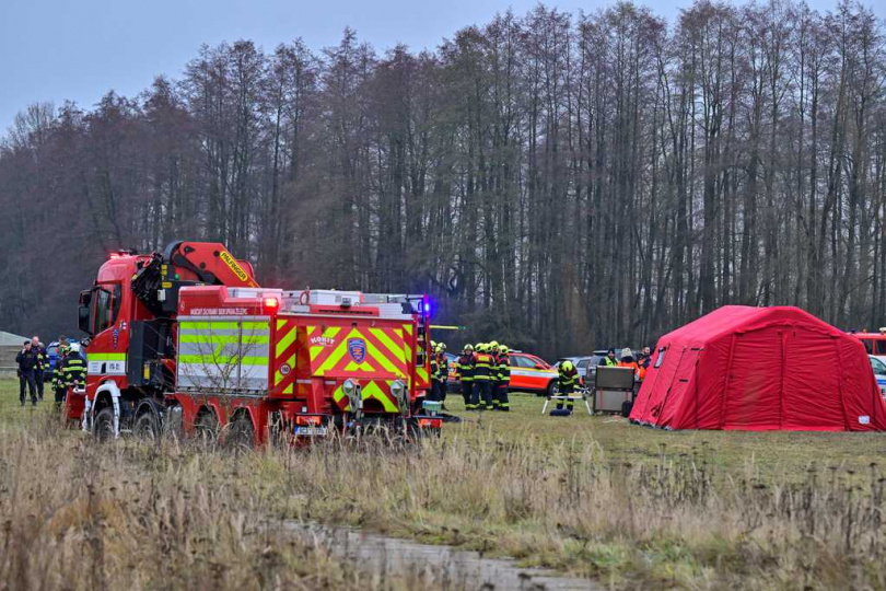 捷克布杰約維采地區21日清晨發生列車對撞事故，造成57人受傷，消防與醫療人員緊急搶救。