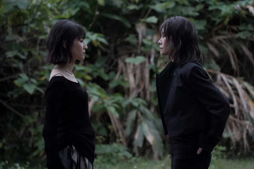 鄭宜農與連俞涵在MV中爆發爭執。（圖／邊走邊聽有限公司提供）