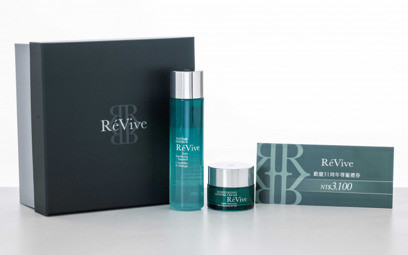 31週年限量禮盒內含「光采再生活膚霜」、「激光活膚晶露」正貨,並加贈3,100元的尊寵禮券,一次入手品牌明星商品,同時享有回櫃專屬禮遇。(圖/品牌提供)