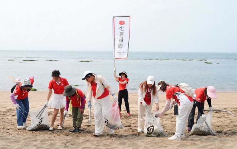 生麗國際夥伴不畏豔陽熱情響應，將綠色生活落實於日常之中。（圖片提供／生麗國際）