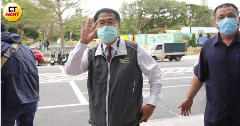 台南市長黃偉哲（中）認為亞太成棒主球場該由全民共享成果。（圖／周志龍攝）