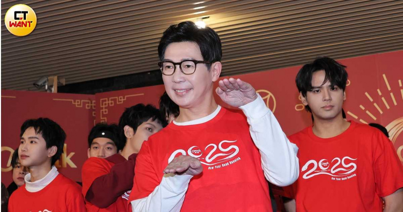 品冠、陳零九等藝人一同出席凱渥開工盛會。（圖／楊澍攝）