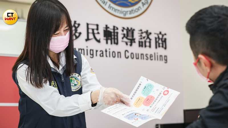 陸配指出,她去大陸還得以「台胞證」入境,但移民署表示,「你去申請一定有」。(圖/示意圖,與本案無關/資料照)