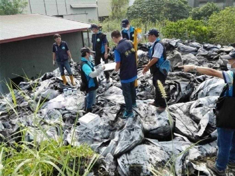 前雲林縣土庫鎮代表吳讚樓租用農地非法掩埋堆置事業廢棄物賺取暴利逾3億元，被雲林縣環保局會同保七總隊查獲。（圖／報系資料照）