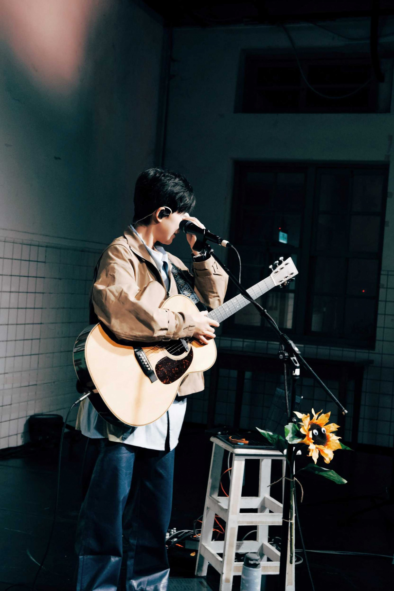 王彙筑想到過世的爸爸淚灑舞台。（圖／傻皮文創提供）