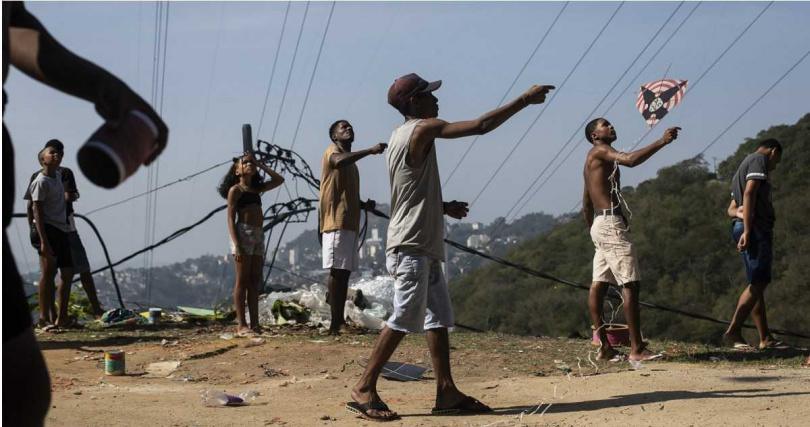 巴西風箏格鬥遊戲用鋒利「智利線」致命，當地近年頻傳傷亡意外。（示意圖／達志／美聯社）