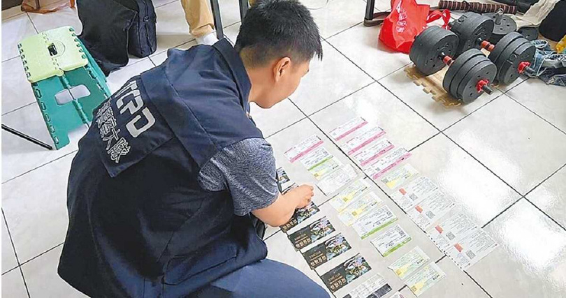 據統計，台北市自《文創法》修法至今共裁罰黃牛案件147件，其中九成為個人販售，呈現執法對象多集中於小額轉售者，未能有效打擊大型黃牛集團。（圖／翻攝畫面）