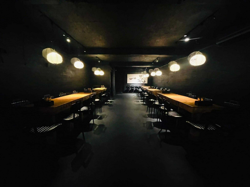 邁入第15年的「一氣」,店面正進行大規模裝潢整併。(圖/翻攝自陳布朗臉書)