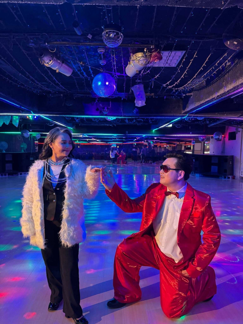 DAPUN大胖找來美魔女拍攝MV。(圖/胖曲製作工作室提供)